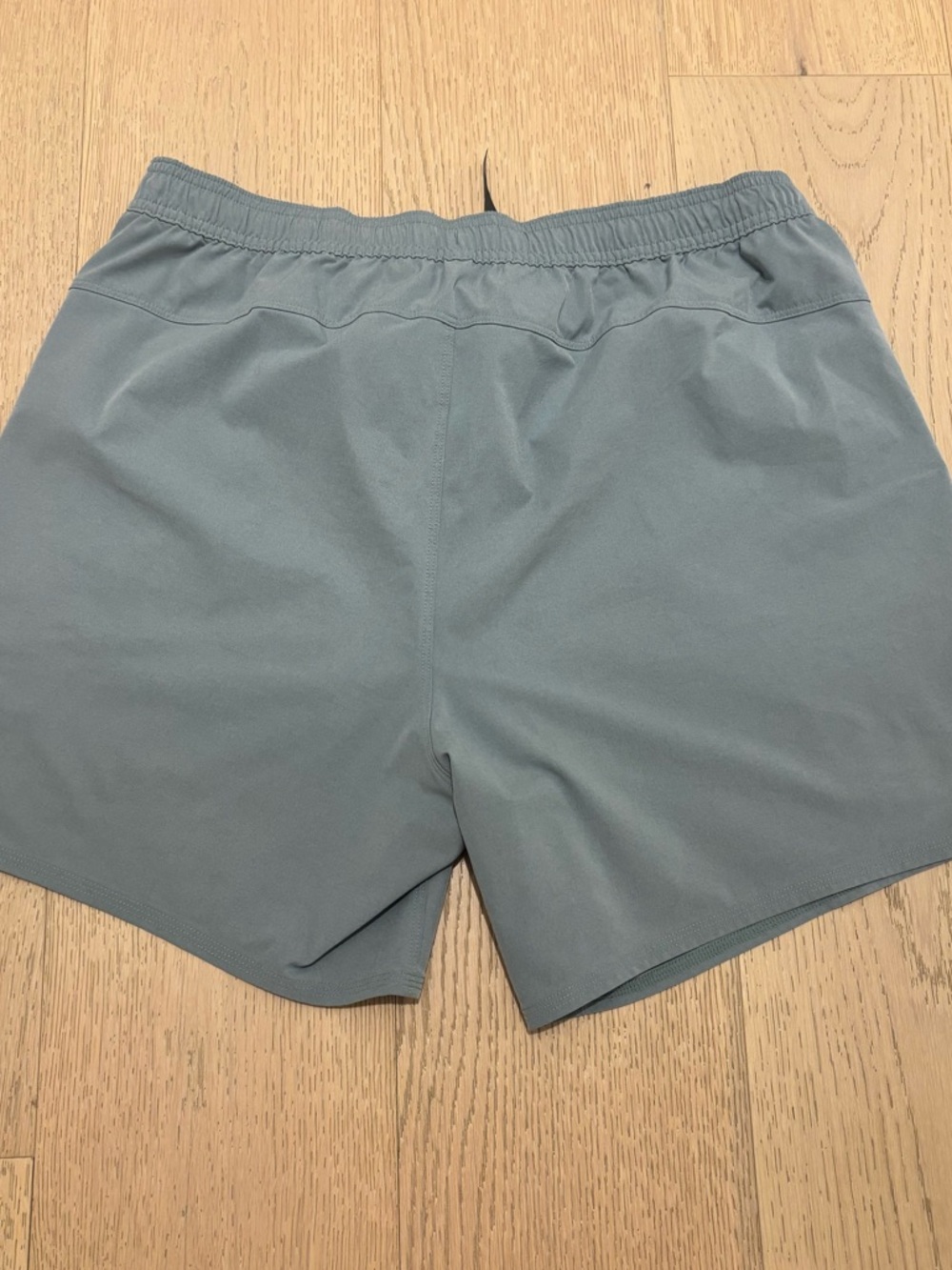 Vuori Maverick Volley Shorts 6” - Picture 2 of 3
